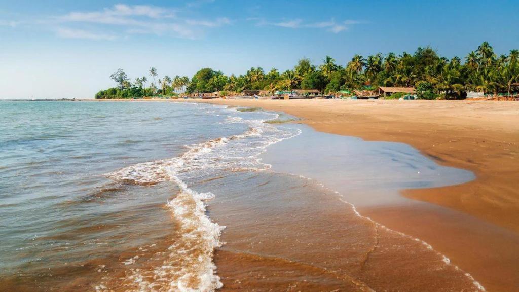 Selesta Sea By The Beach Morjim Bagian luar foto