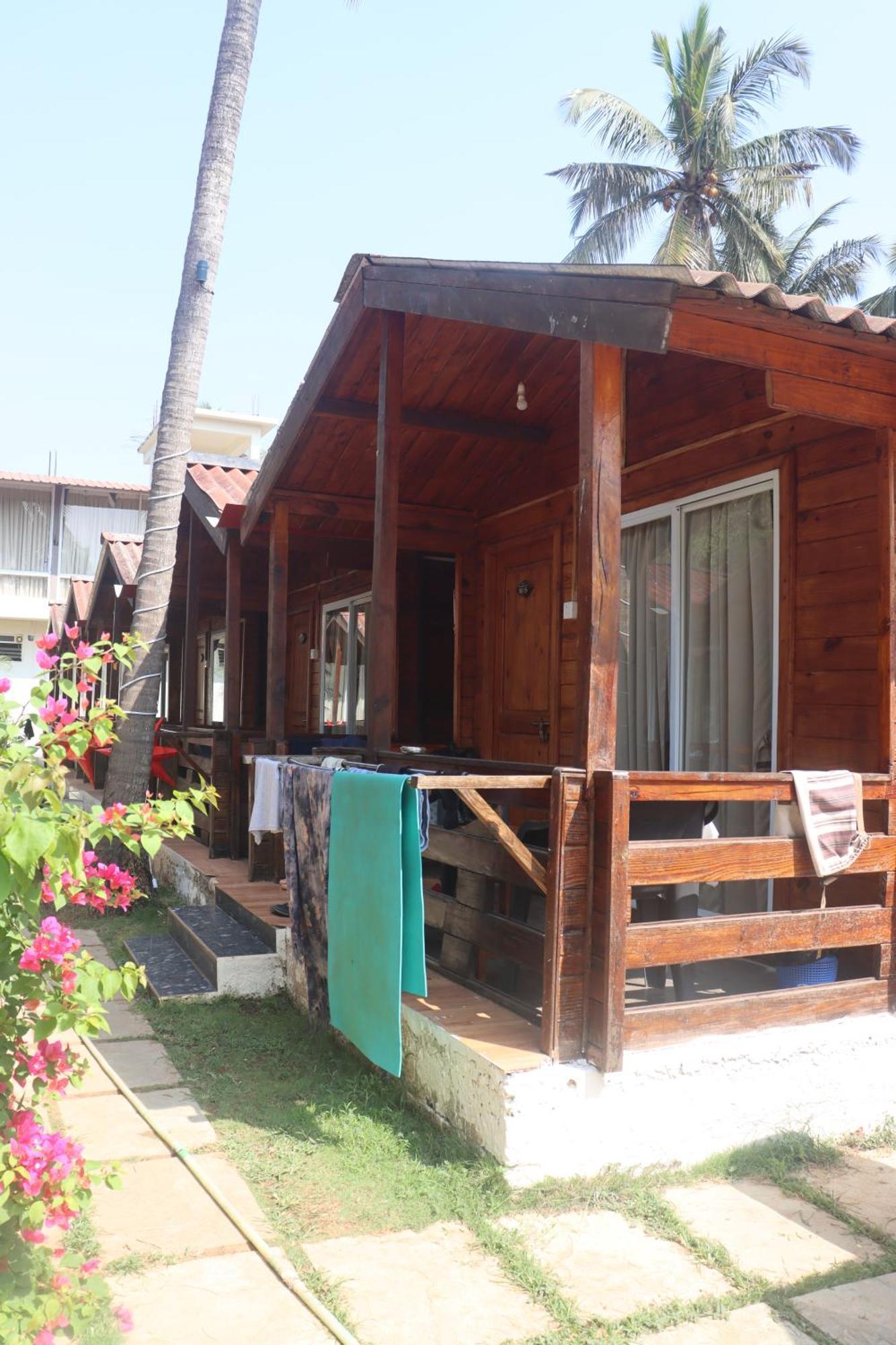 Selesta Sea By The Beach Morjim Bagian luar foto
